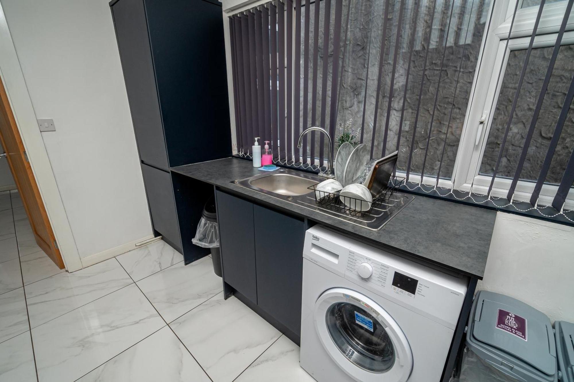 Spacious 3-Bed Near The City Centre Суонси Экстерьер фото
